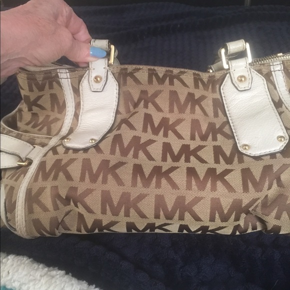 Michael Kors purse. - Picture 3 of 11